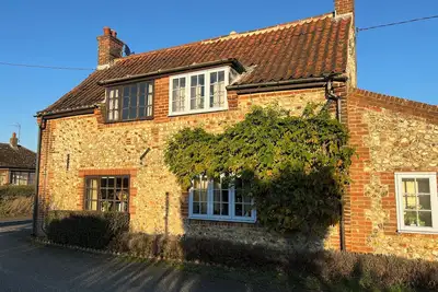 Image de Pilgrims Cottage - Cosy period flint cottage with open fire