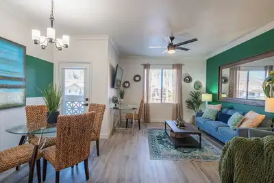 Image de Asu + Mill Ave Stay | Hot Tub | Free Parking + Gym