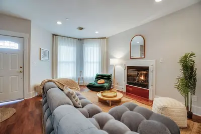 Charming 3-bedroom townhome in Pasadena!