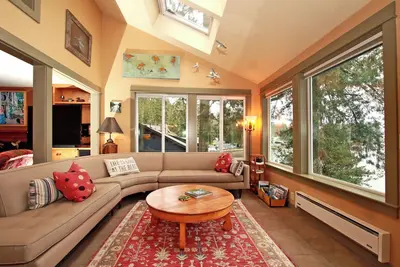 Image de Canal O'Neal, Gathering Place on the Hood Canal in Belfair, Wa