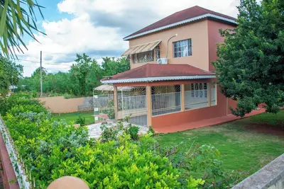 Image de Ebonview Charming 4-bedroom B&B with Ac and WiFi in fabulous Spanish Town