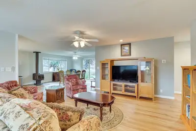 Image de 1 Mi to Dtwn: Enumclaw Family Retreat!