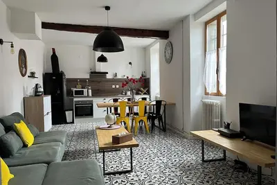 Image de Maison du Pont Vieux avec emplacement de parking au pied de la Cité médiévale