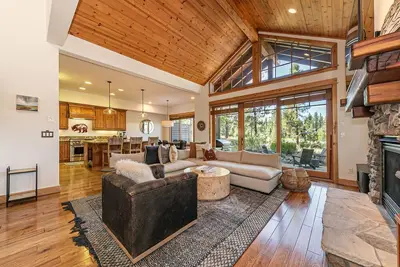 Image de Valmont Vista, Gated Golf & Ski Community w/ Club Amenities! Lake Tahoe