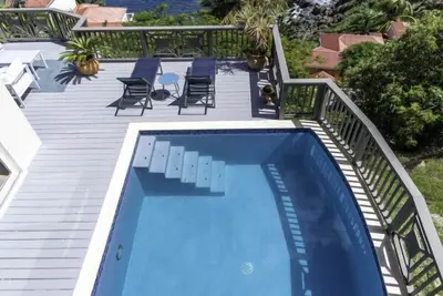 Image de Serene Luxury at Whale Watch – Your Island Oasis