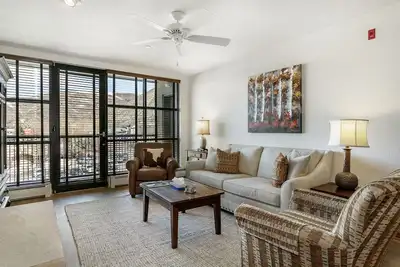 Image de A Gem in the Heart of the Valley, Fitness Room, Sauna, Underground Parking