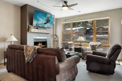 Image de Chic Streamside Home, Hot Tub, Bbq, Minutes from Resort