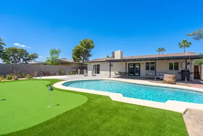 Image de Sparkling Pool  Putting Green in Tempe