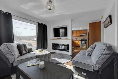 Image de Parks Street Retreat! Sleeps 9 - 2 full bathrooms