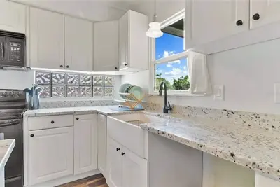 Image de Relaxing Palmetto Oasis: Cozy 3 bed 2 bath with Pool, Patio & near Boat Launches