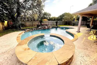 Image de Private Outdoor Spa/Pool 5 Bedrooms Resident Home