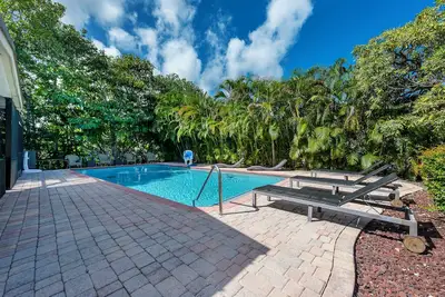 Image de Modern Waterfront - Pool, kayaks & prime location! Near Aventura Mall & Beach!