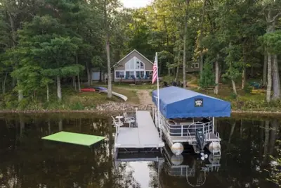 Image de Nice Lake Escape Hot Tub Pontoon Atv Snowmobile Trails Lakefront & More!