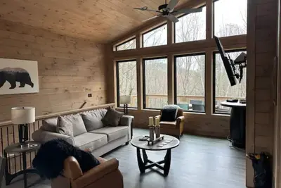 Image de Cozy 2-bedroom cabin with Ac, WiFi in charming, Wears Valley, Private