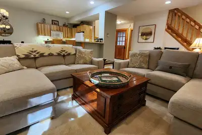 Image de Minutes from Petoskey & Harbor Springs-close to beaches, skiing & more!