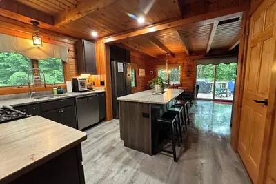 Image de Modern, 2 King, 4 Bdrm Private Luxury Log Cabin