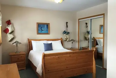 Image de Spacious luxurious three bedroom chalet at Apex with hot tub. Pet friendly!