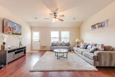 Image de Chic, Comfortable Home Steps from Sxsw Fun