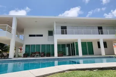 Image de Spacious house with 6 bedrooms, split Ac, Wi-Fi, on the wonderful Carneiros beach