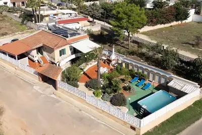 Villa 'Malva House In Con Piscina' avec piscine partagée, Wi-Fi et climatisation