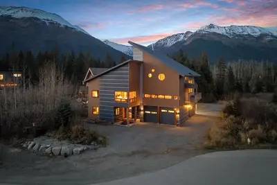 Image de Alaska Slopes | Hot Tub, Gym & Guest House
