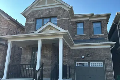Image de Newly Built Detached Home! Close to nature and city.