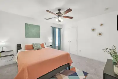 Image de Spacious 4-bedroom house with Ac, hot tub, and WiFi in welcoming Tomball