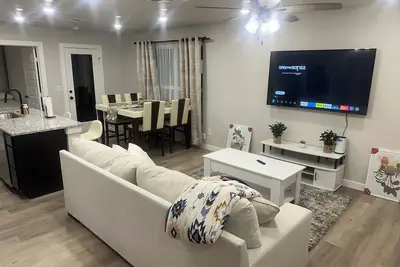 Image de Charming 3-bedroom, 6 beds, 2 bathroom, house with Ac and WiFi in awesome Odessa