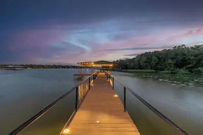 Image de Cozy Lakefront Serenity-Dock & Boatlift, Firepit & Fish