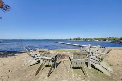Image de Rustic Wisconsin Cabin on Shawano Lake!