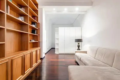 Image de Exclusive apartment in a building with a lift (steps to access it) in Via Pontaccio, a stone's throw from the Church of San Marco, the fashion district, the Academy of Fine Arts, the Art Gallery, La Scala, and the Duomo. Equipped with every comfort, the