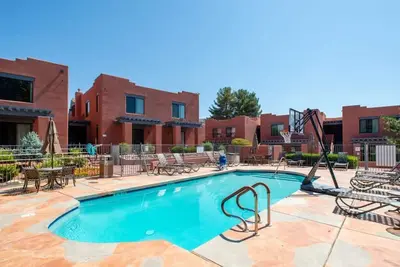 Image de Great Amenities for Groups! 3 Serene Units, Pool, Close to Sedona Trail Zen