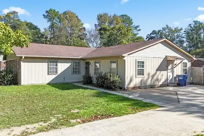 Image de 4 bed/2 bath across from Sand Mountain Park