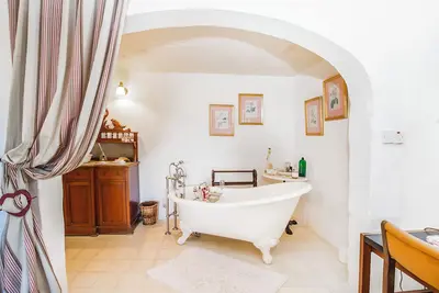 Image de Nostalgia Suite in unique 400-year-old self-catering farmhouse with pool