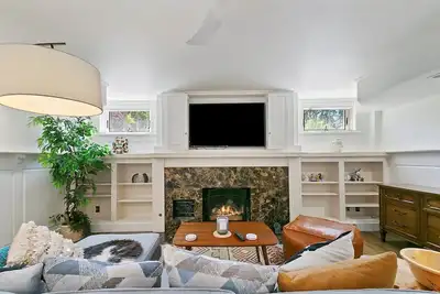 Image de #HabitueHomes  - The Wayne - Historic Home!