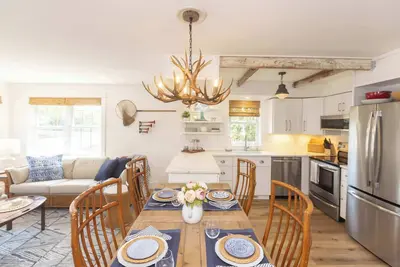 Image de Heaven on Earth! 2 Bdr Fontana Flat, Walk to Lake