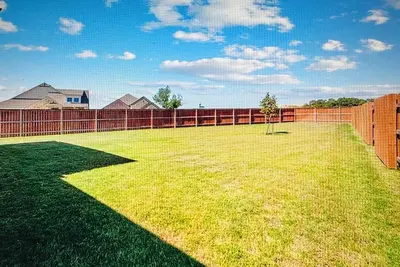 Image de Spacious 5-bedroom house in charming Georgetown with large yard & beautiful view