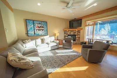 Luxury condo in the Village! Panoramic Mt views!
