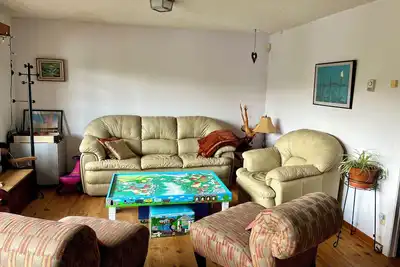 Image de Sunny south-facing lakefront cottage with sauna close to ski hills and trails