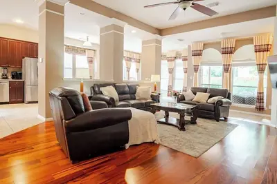 Image de New! Luxurious Stay with Beautiful Pool + Backyard