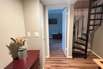 Image de Newly renovated, Ski-In/Ski Out townhouse minutes from Wisp Resort's Lodge!