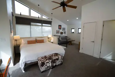 Image de Cozy 1-bedroom cottage with outdoor fire pit