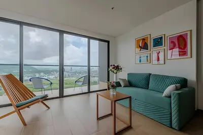 Image de New & Modern 21st Floor Unit Near Historic Center