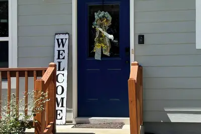 Image de Charming 2-bedroom cottage! Walk to Dtwn Woodstock! Pet friendly!