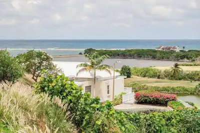 Image de Coastal Greens - 2-bed villa in Frigate Bay with ocean & golf course view