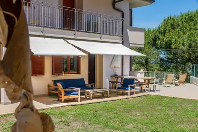 Appartement 'Aia Delle Streghe Scarlino Maremma' avec terrasse privée, jardin privé et balcon