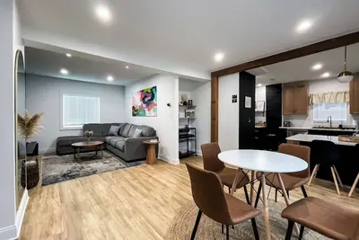 Image de Trendy 3-bedroom home in Ohio City Cle with WiFi & walkable area