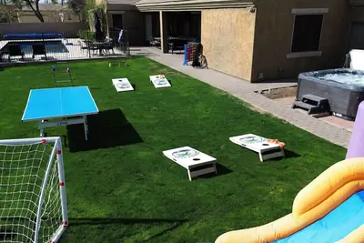 Image de 6br, heated pool/spa, large grass yard, Bbq Island, & games galore near Westgate