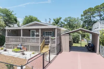 Image de Pet-Friendly, Stylish 3-Bedroom Home with Outdoor Oasis