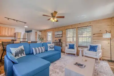 Elk Run Lodge | Spacious Cabin | Newly Renovated